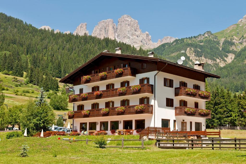Cesa Edelweiss Living & Spa Campitello di Fassa Eksteriør billede